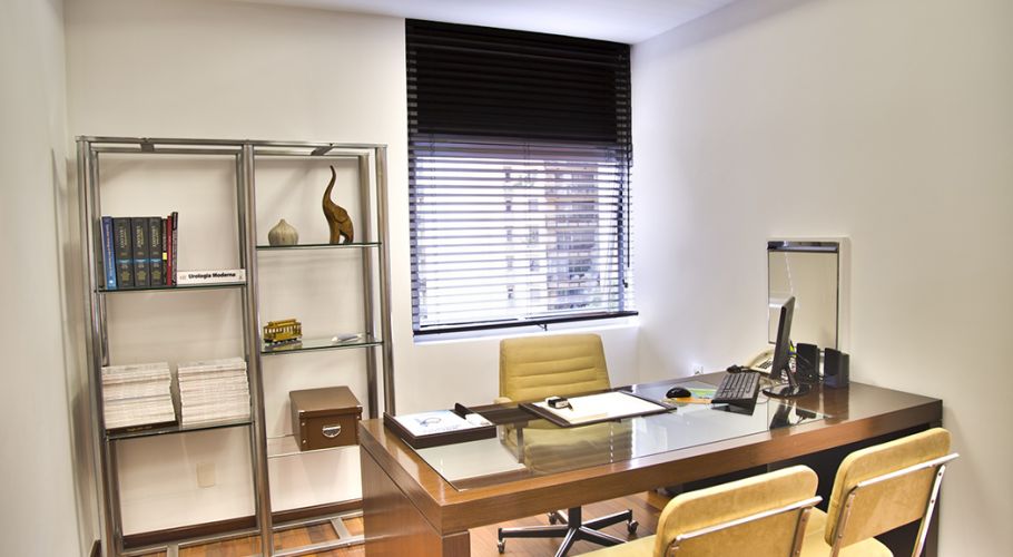 doctors-and-infusion-room-5