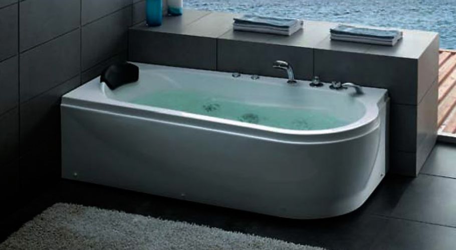 curved-white-headrest-bathtub