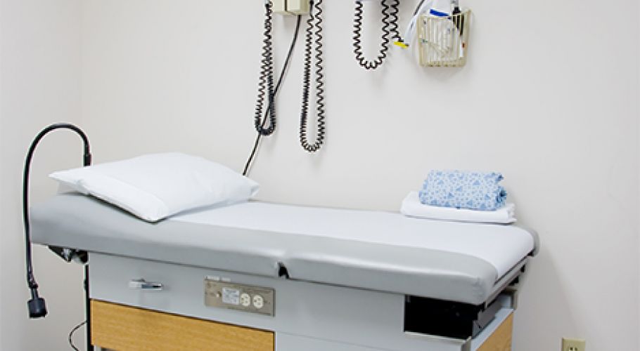 doctors-and-infusion-room-6