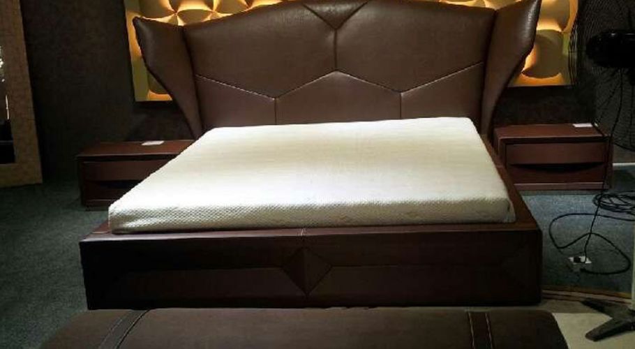 english cottage classic-wing back leather bed2